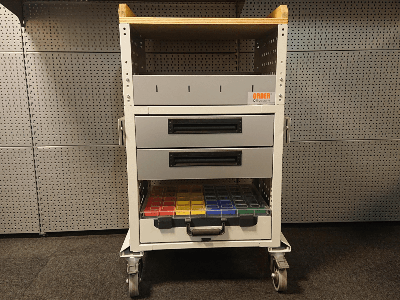 Utstilt Order System bilinnredning Single trollye S20-01